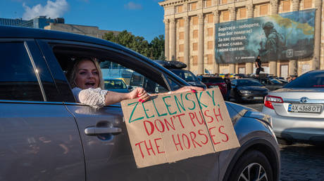 Zelensky backpedals on anti-corruption crackdown