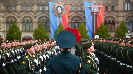 Russia could be pursuing ‘Cold War containment’ – ex-UK navy commodore