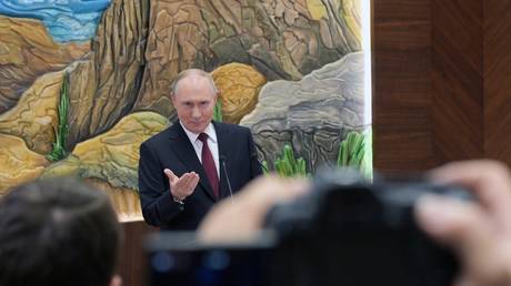 Kiev’s frontline forces in danger of collapsing – Putin