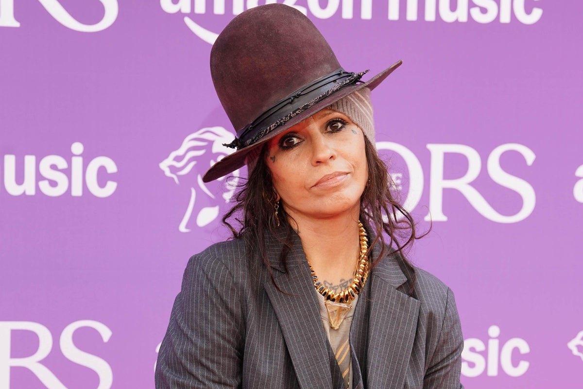 Linda Perry says songwriters should ’embrace’ artificial intelligence